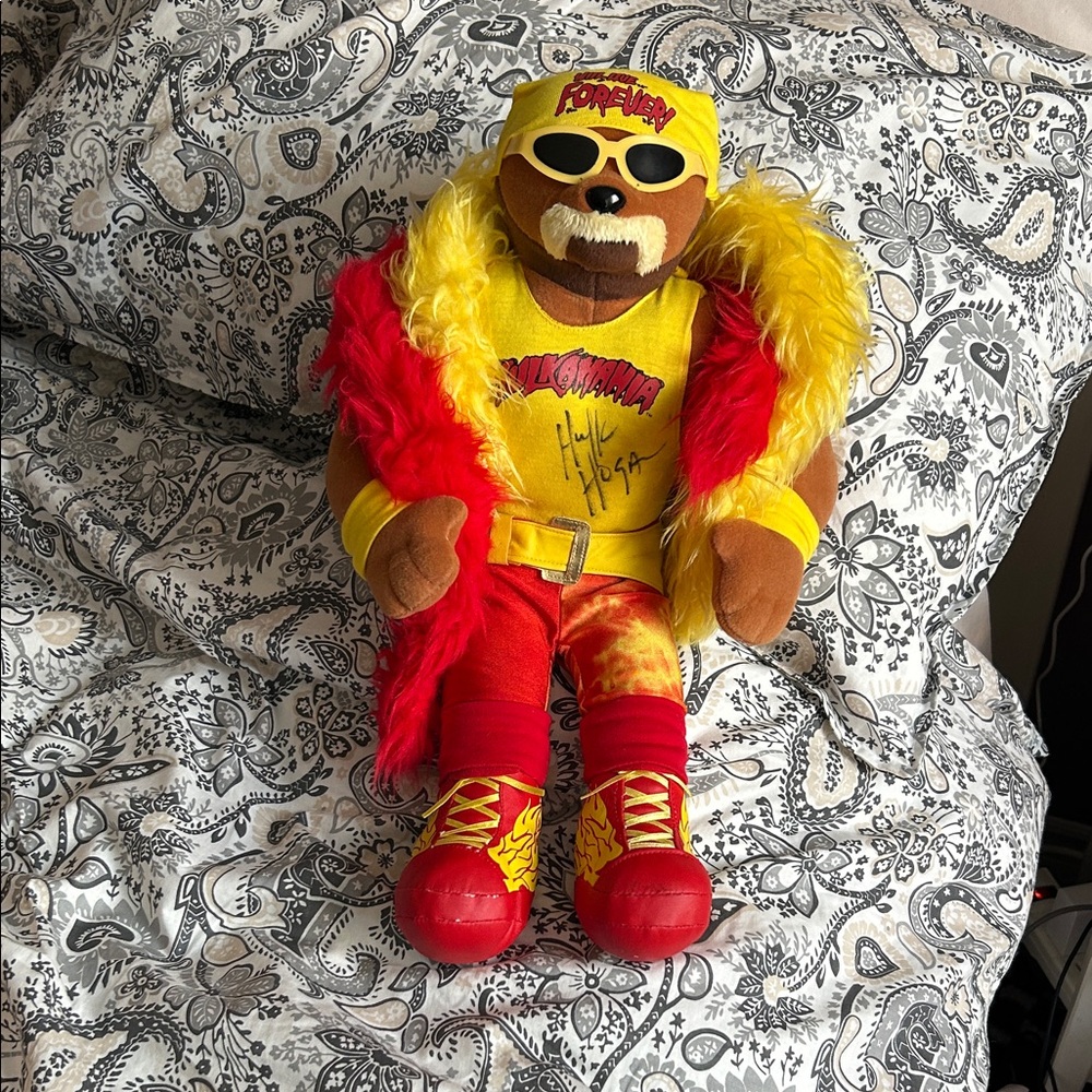 SIGNED-WWE Vintage Collectable Hulk Hogan wrestling bear